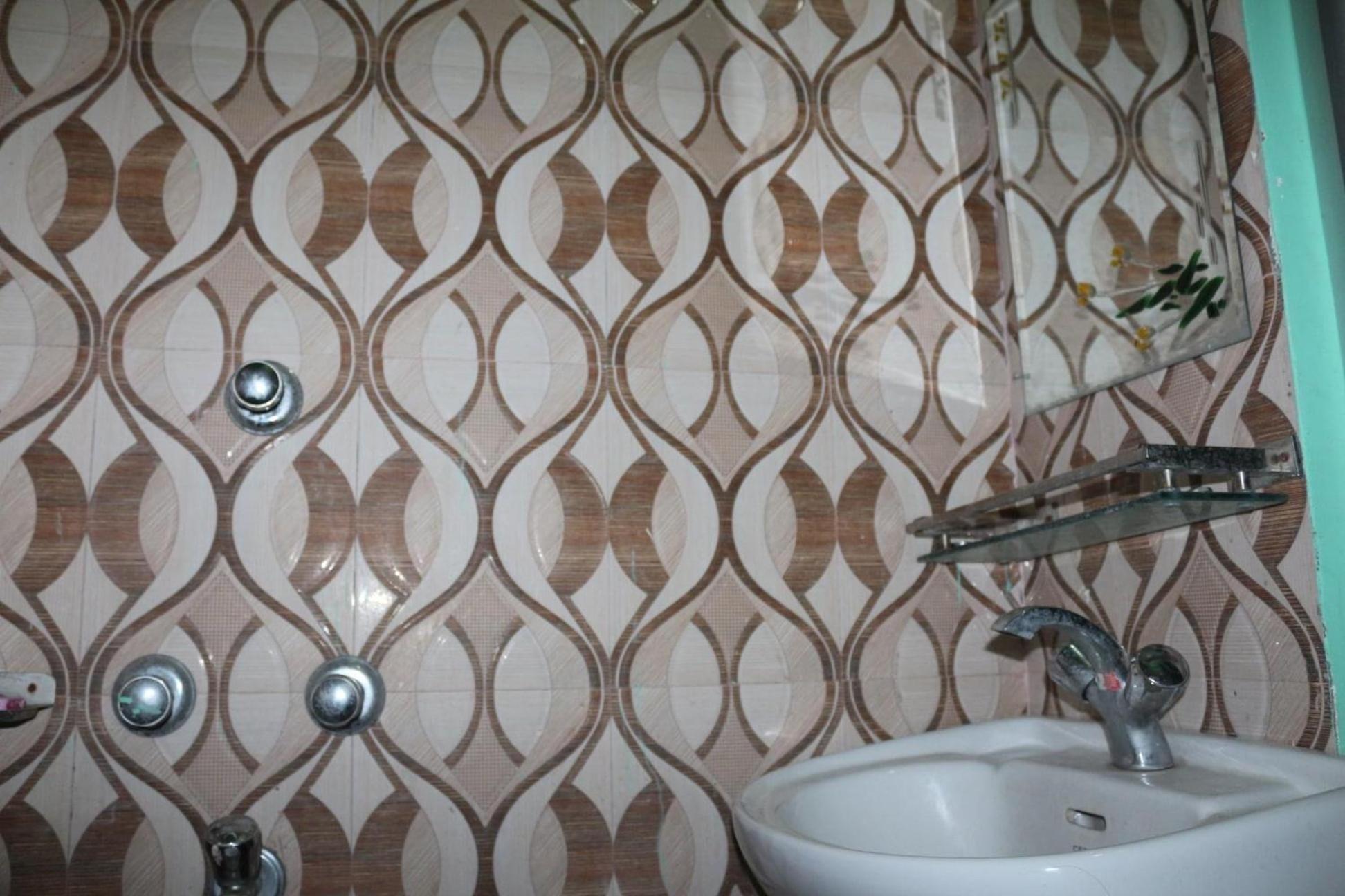 Tiger Corner Inn Homestay Sauraha Ruang foto